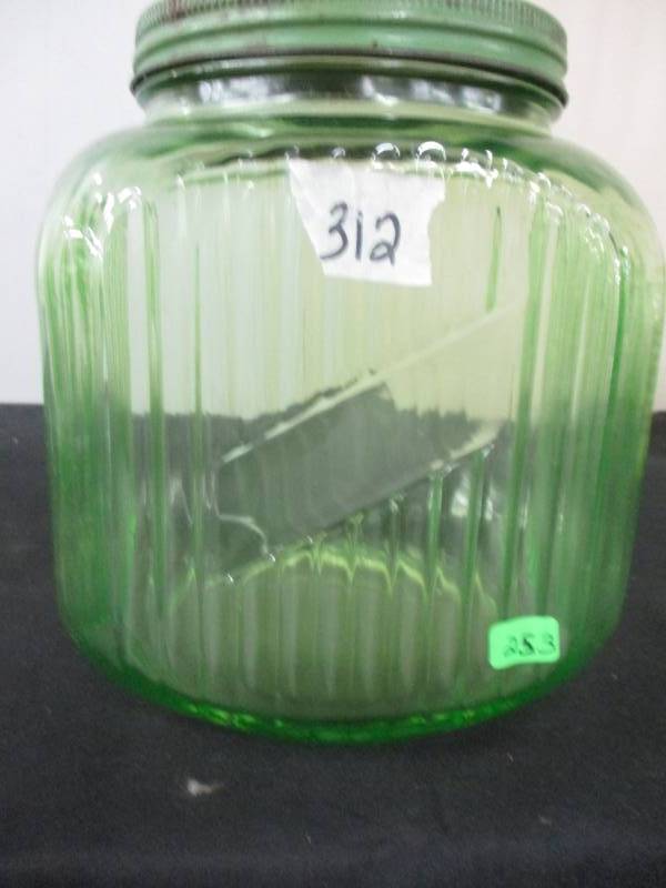 lot 253 image: Antique Green Jar with Lid