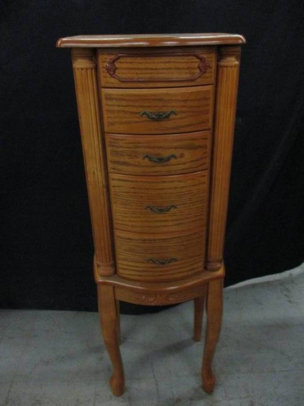 lot 255 image: Jewelry Box