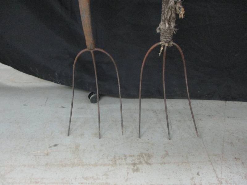 lot 260 image: Hay Folks