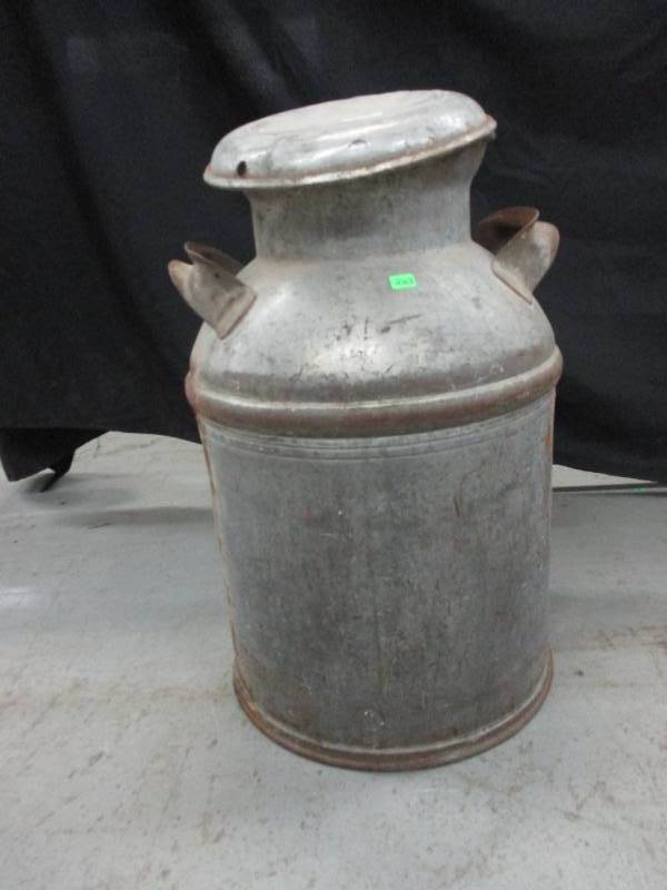 lot 263 image: Cream can