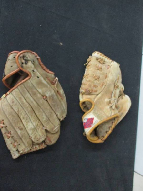 lot 280 image: Baseball Gloves