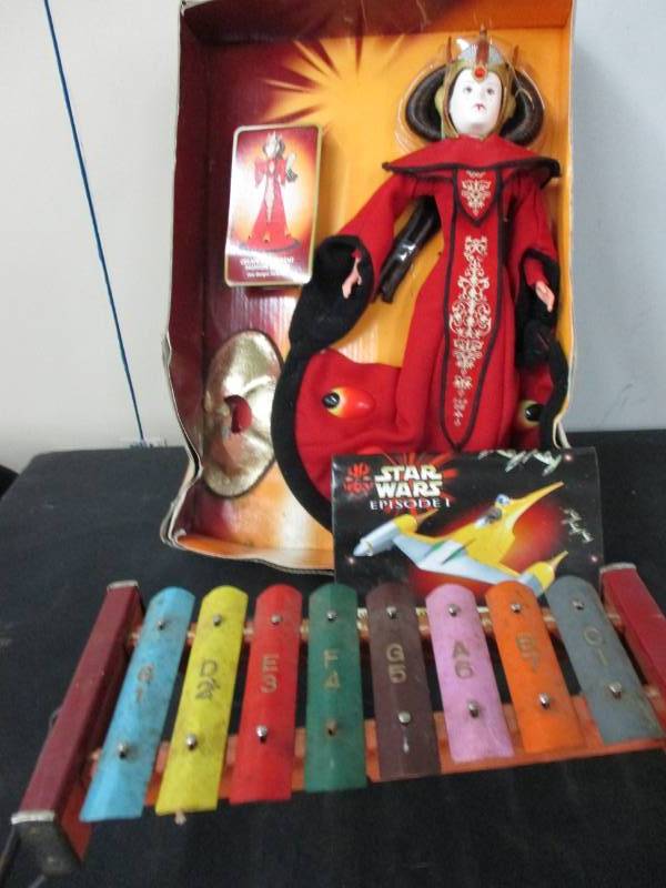 lot 282 image: Star Wars Figure and Xylaphone