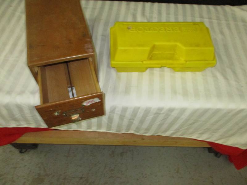 lot 299 image: Wood Box and Erector Pieces in case