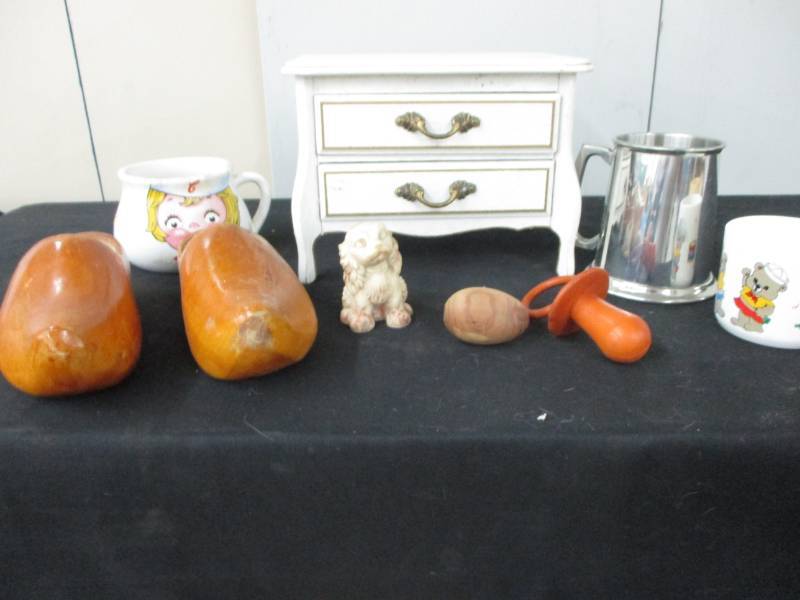 lot 303 image: Misc Figurines, Wood Shoes