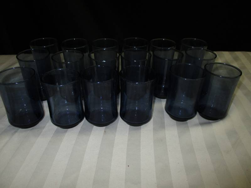 lot 309 image: 18 Blue Juice Glasses