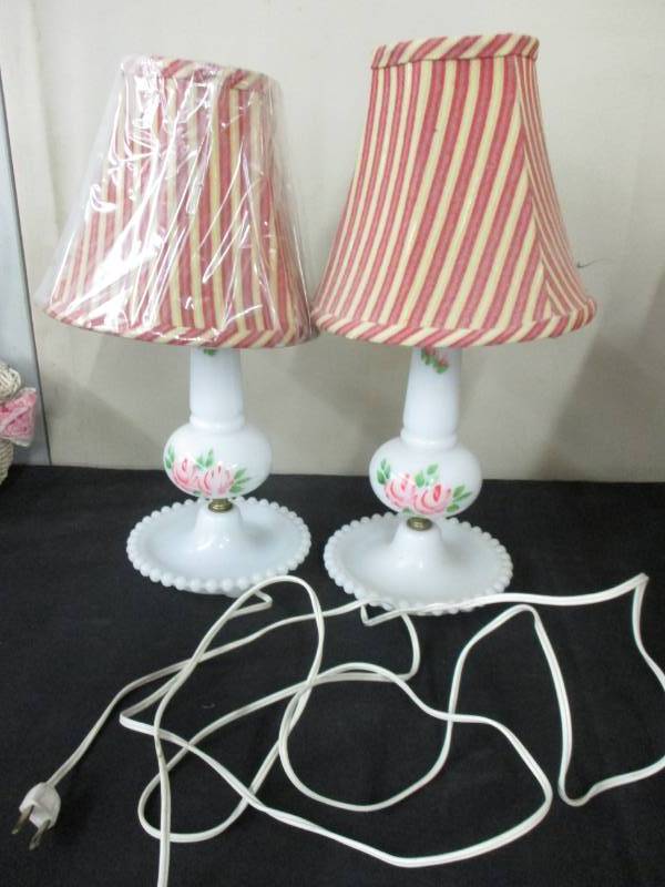 lot 311 image: Old Vintage Lamps