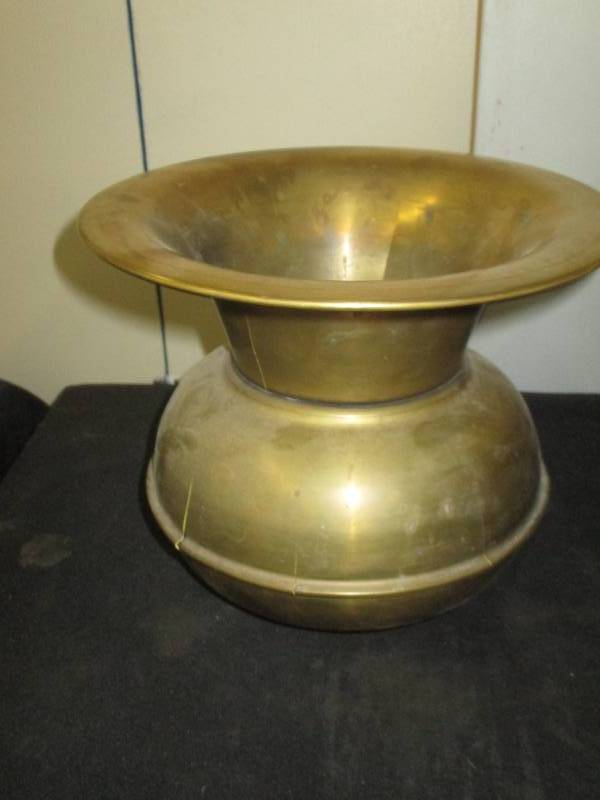 lot 319 image: Copper Spitoon