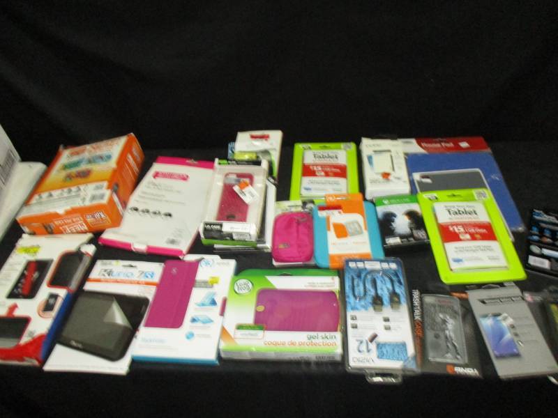 lot 339 image: Ipad and cell phone Covers