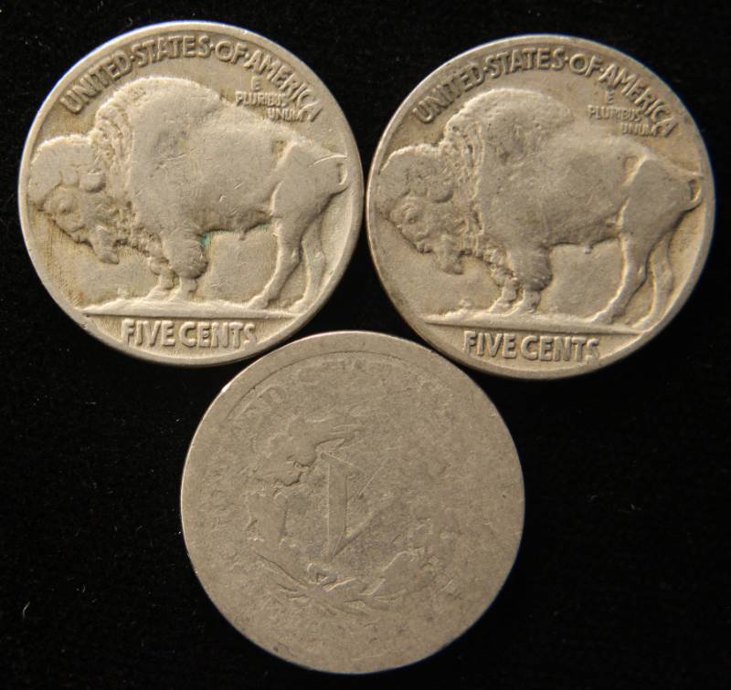 lot 47 image: GROUP OF 3 US NICKELS 1900 LIBERTY 1925 1935 BUFFALO