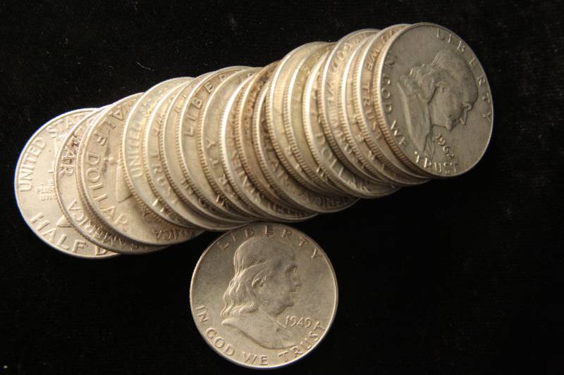 lot 34-A image: GROUP OF 20 FRANKLIN SILVER HALF DOLLARS