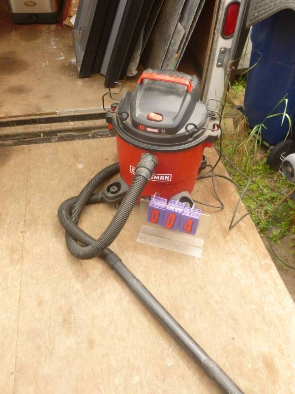 lot 4 image: Craftsman WetDry Vac