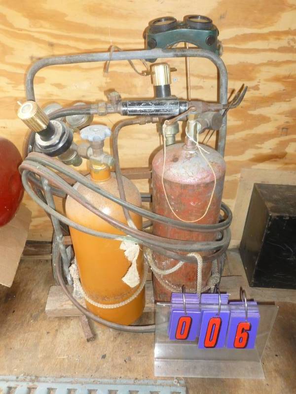 lot 6 image: Torch Set