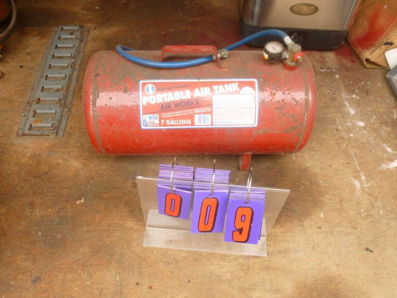 lot 9 image: Portable Air Tank