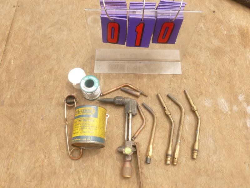 lot 10 image: Craftsman Torch Tips & Cutting Head