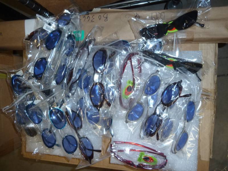 lot 30 image: 27 sunglasses...