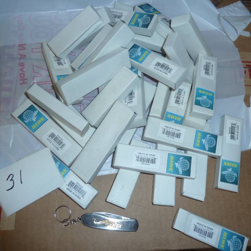 lot 31 image: lot of 34 knives...