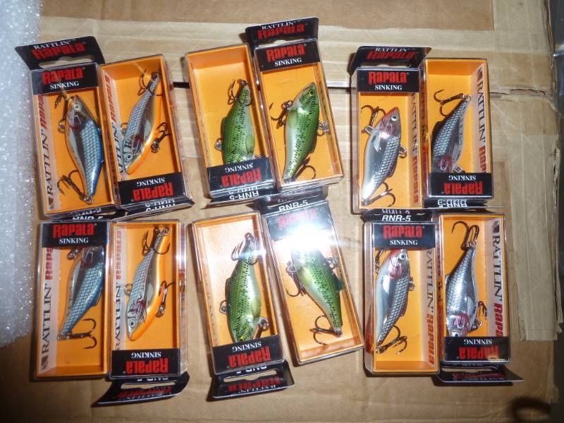 lot 38 image: 12 Rattlin Rapala lures  Silver, Si...