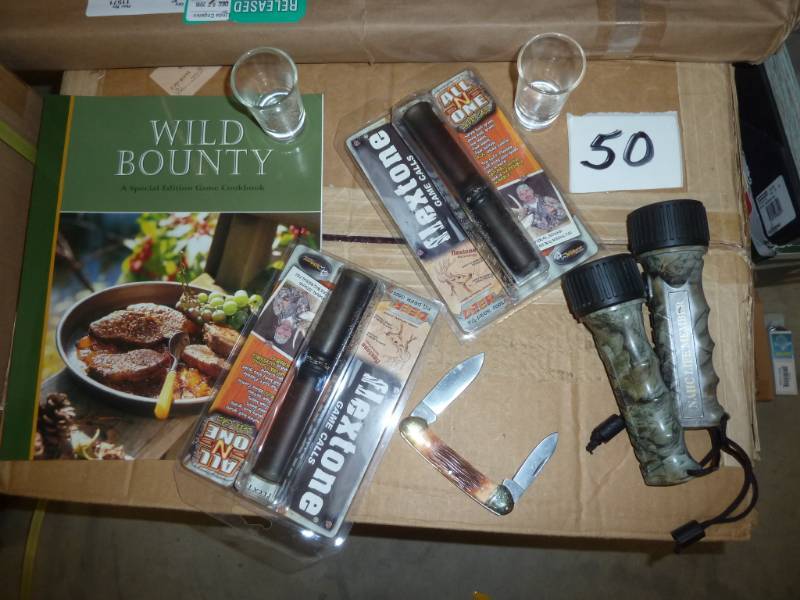 lot 50 image: 2 Flextone Deer calls - Wild Bounty...