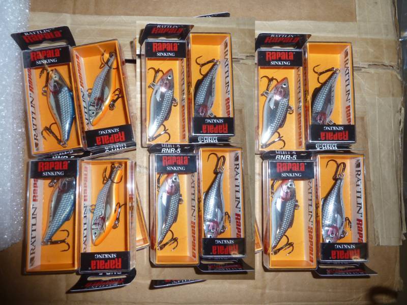 lot 52 image: 20 Rattlin Rapala 14 Silver and 6 S...