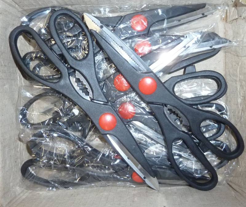 lot 75 image: 20 scissors...