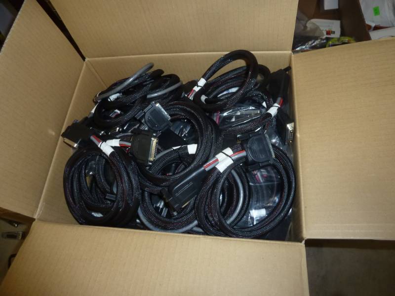 lot 140 image: lot of new computer cables...