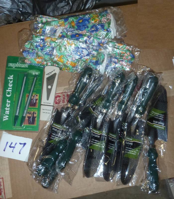 lot 147 image: 8 transplant shovels, 5 pair gloves...