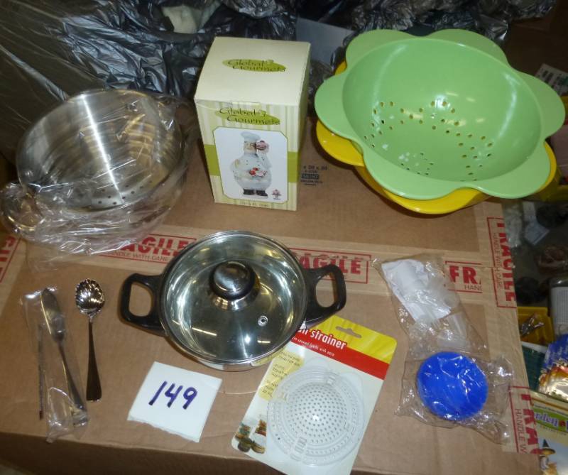 lot 149 image: kitchen lot of 2 plastic strainers,...
