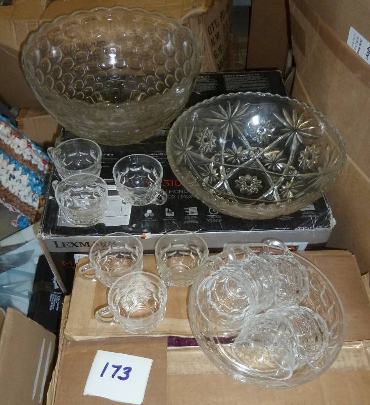 lot 173 image: Punch bowl set with 11 cups and lar...