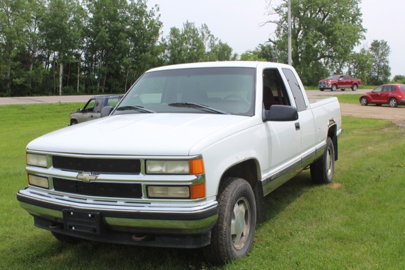 lot 3836 image: 1998 Chevrolet K1500 Silverado Extended Cab