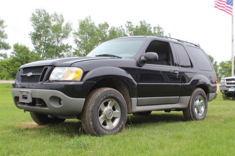 lot 3834 image: 2003 Ford Explorer Sport XLT 4x4