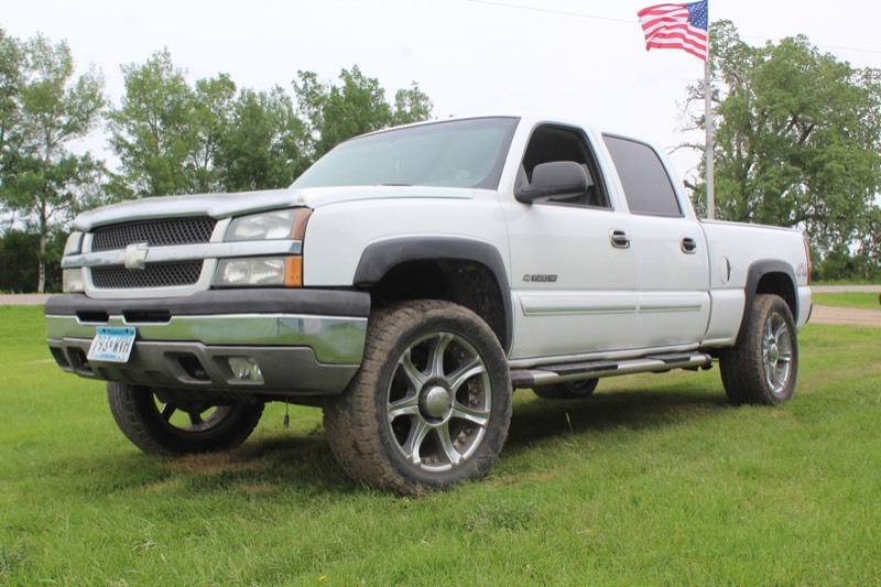 lot 7684 image: 2003 Chevrolet Silverado 1500 HD Crew Cab 4x4 - 169,489 Miles - ONE OWNER -