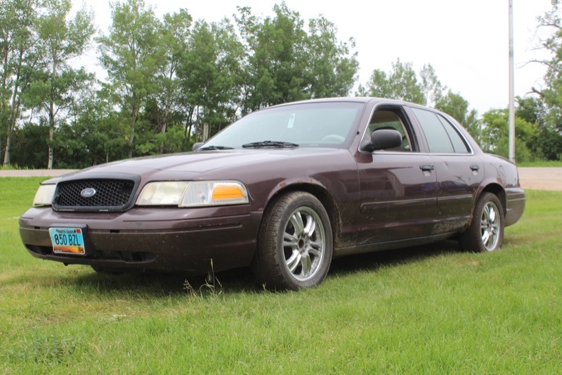 lot 3835 image: 2003 Ford Crown Victoria - 122,412 Miles -