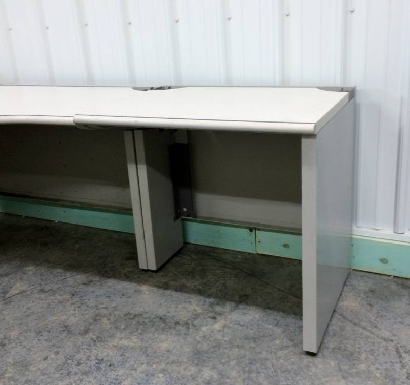 lot 59 image: Steelcase Stainless Steel L Shaped Workstation - Great For The Shop Comes Apart In Two Pieces - See Pics For Measurements