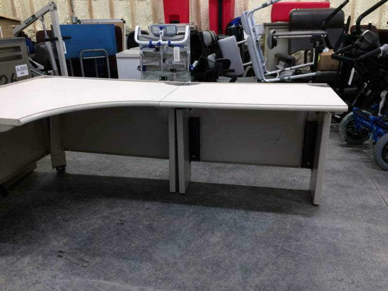 lot 60 image: Steelcase Stainless Steel L Shaped Workstation - Great For The Shop Comes Apart In Two Pieces - See Pics For Measurements
