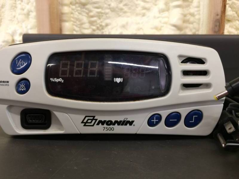 lot 77 image: Nonin 7500 Clinical or Homecare Portable Tabletop Pulse Oximeter with Alarms - Excellent Working Condition