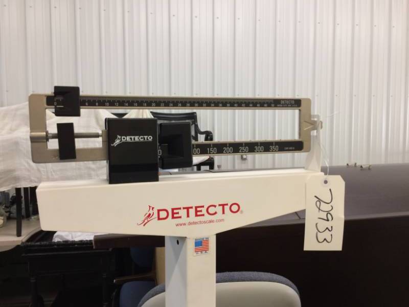 lot 20 image: Detecto Adult Medical Weighing 400lb Doctors Balance Beam Scale - Excellent Condition
