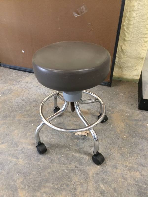 lot 25 image: Clinton Industries Mobile Medical Clinic Stool - Great Condition Height Adjustable