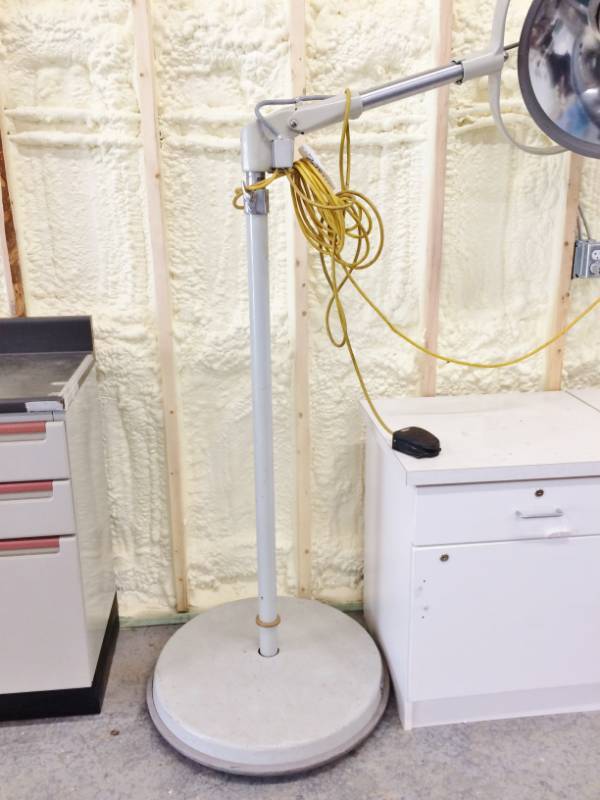 lot 27 image: WOW RARE FIND RETRO COOL CROUSE-HINDS CO. SURGICAL PROCEDURAL FLOOR LIGHT LAMP - GREAT CONDITION & WORKS TOO