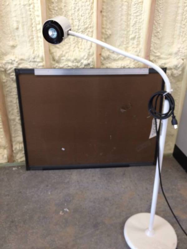 lot 31 image: Surgical Gooseneck Light - Great Working Condition