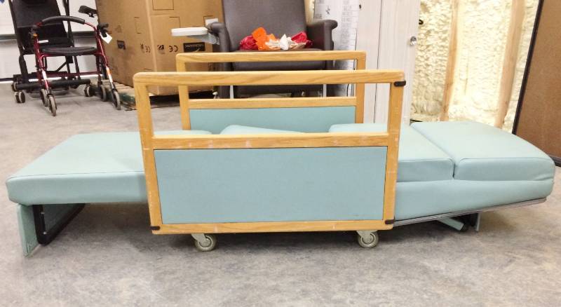 lot 38 image: Retro MCM Mobile Rolling Medical Chair That Folds Out To A Bed - Great Condition