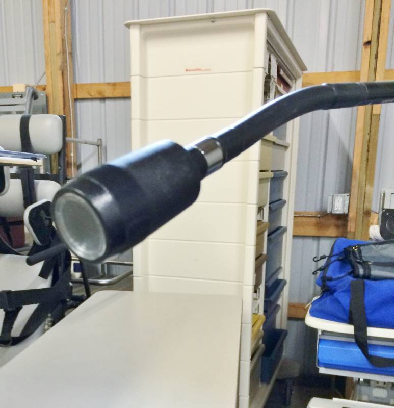 lot 43 image: WOW RETAIL USED $600 WELCH ALLYN PORTABLE EXAM PROCEDURE OBGYN LIGHT 48830 & FOCUSABLE ADJUSTIBLE FIBEROPTIC LAMP LITE PIPE With Mobile Stand  - EXCELLENT Working CONDITION