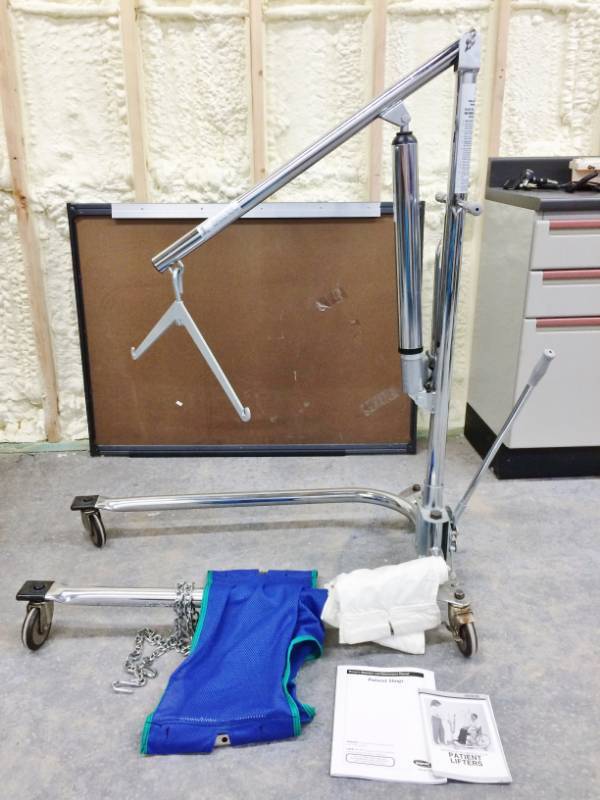 lot 47 image: Medical Mobile Hoyer Haudraulic Patient Lift&nbspHydraulic Bedside with Sling On Wheels - Many Uses For This Lift - Mechanics, Veterinary Clinics, Etc.