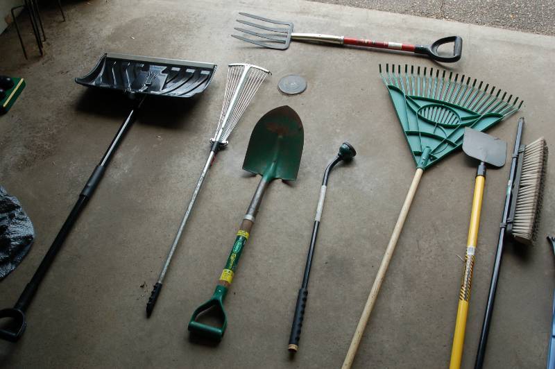 lot 78 image: Collection of Rakes, Shovels and Brushes