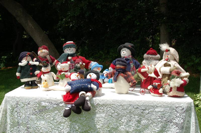 lot 33 image: Adorable Collection of Plush Snowmen