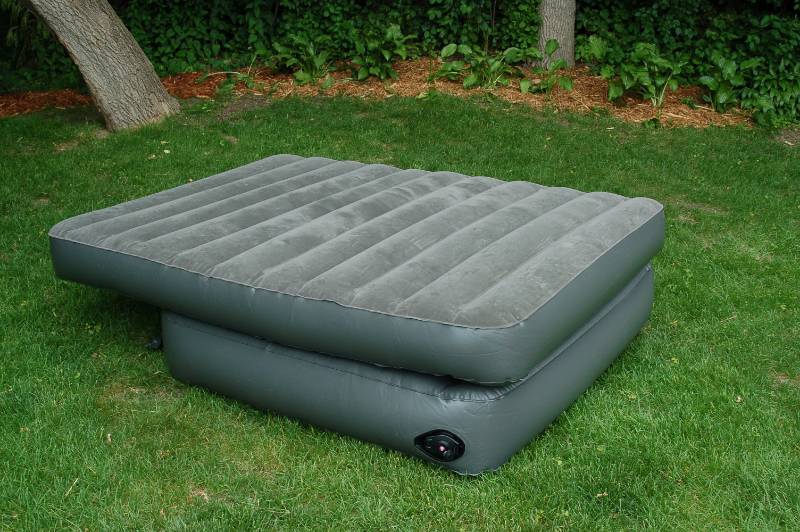 lot 64 image: Leggett & Platt Air Couch
