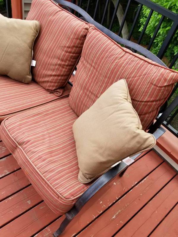 lot 9 image: Iron Outdoor Love seat with Cushions