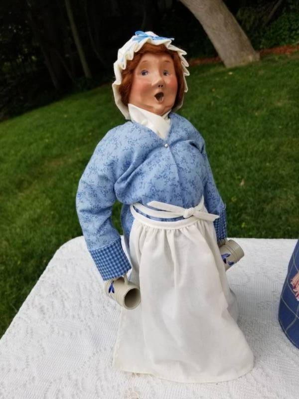 lot 29 image: Byers Choice The Carolers Series Christmas Figurines- Colonial Carolers