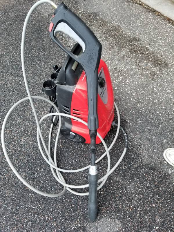 lot 67 image: Husky Power Washer
