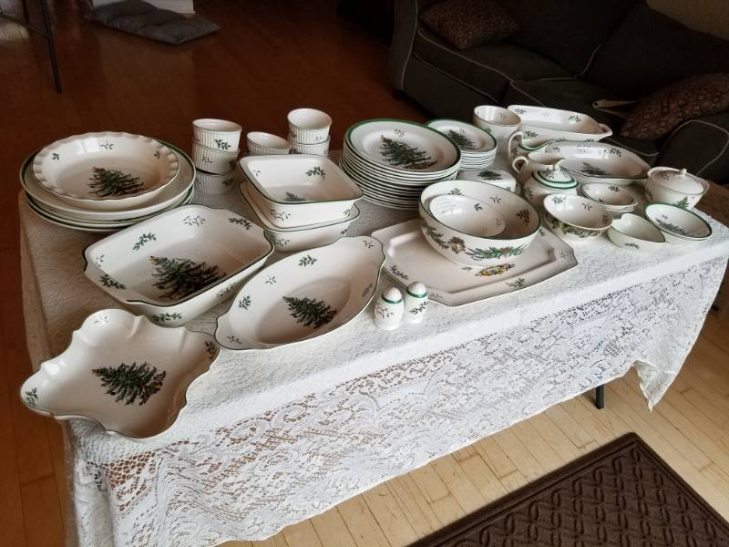 lot 12 image: Spode Christmas Tree China Service for 15  Lot of 77 Pieces