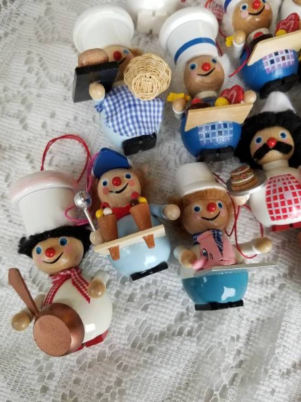 lot 60 image: Collection of Steinbach Ornaments